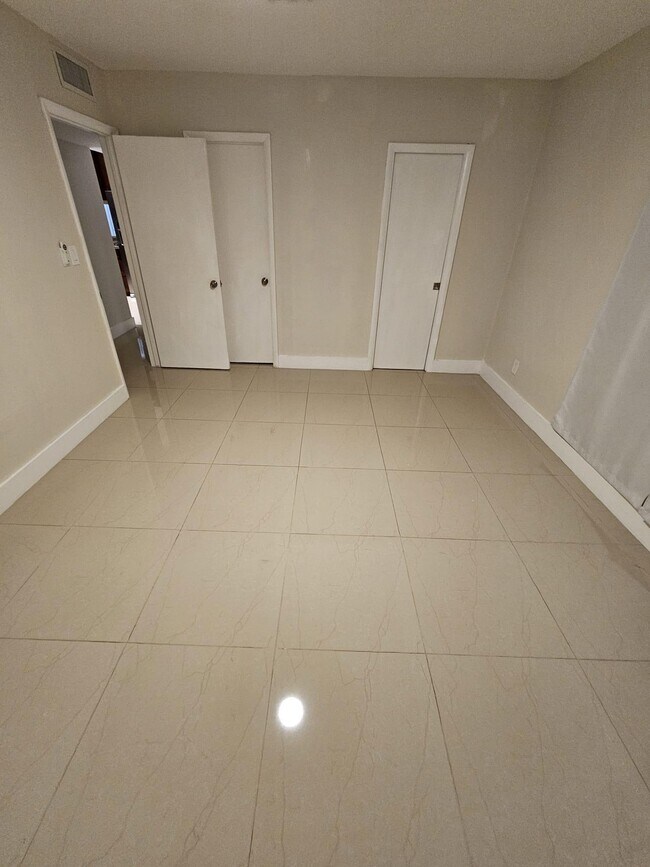 Building Photo - 3307 NW 108th Dr