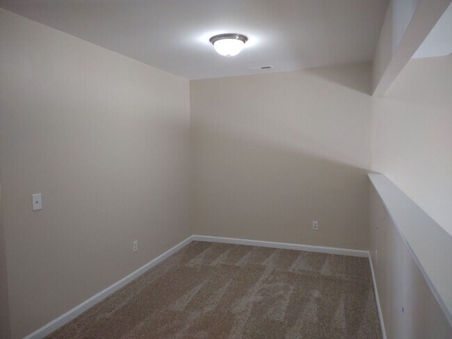 Building Photo - Lovely 3-Bedroom Home located near NCSU!