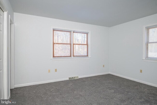 Building Photo - 1957 Lincoln Ave