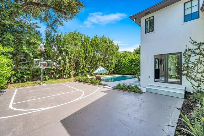 Building Photo - 1951 SW 23rd St