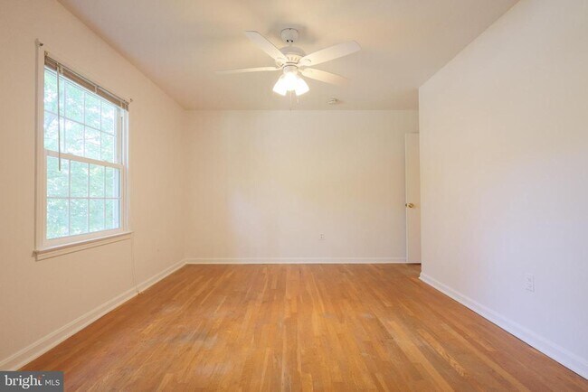 Building Photo - 6431 Brentford Dr