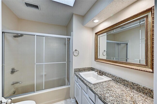 Building Photo - 921 Marine Dr
