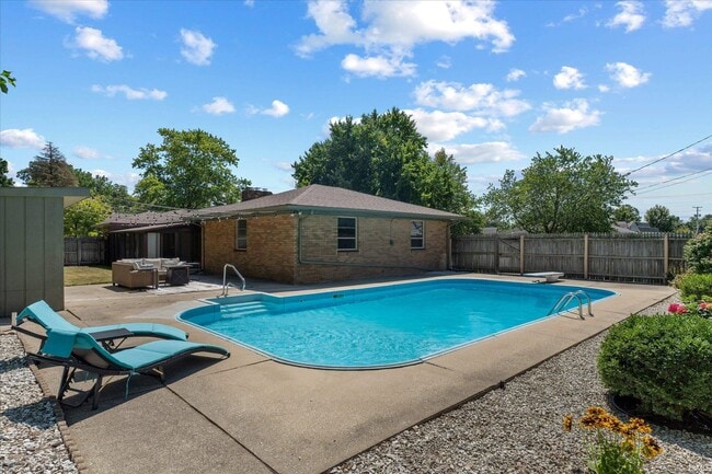 Building Photo - 2121 E Madison St