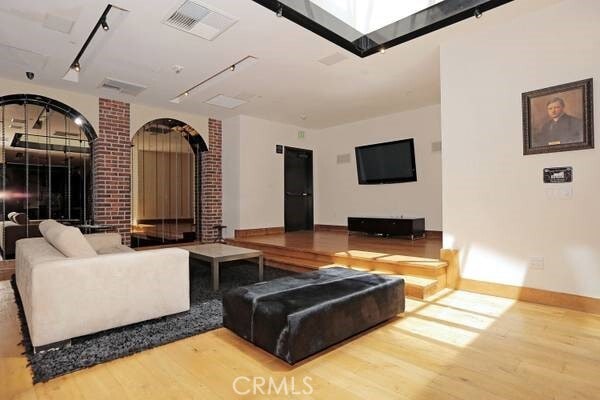 Building Photo - 460 S Spring St