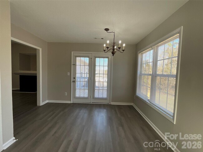 Building Photo - 1742 Park Terrace Ln