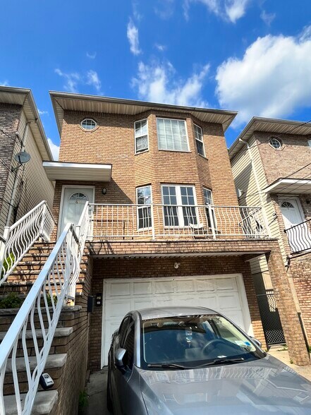 Building Photo - 60 Stegman St