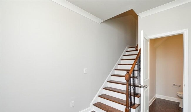 Building Photo - Charming 3BR/2.5BA Townhome located in Cab...