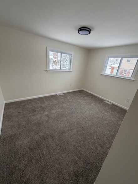 Building Photo - 813 Rockhill Ave