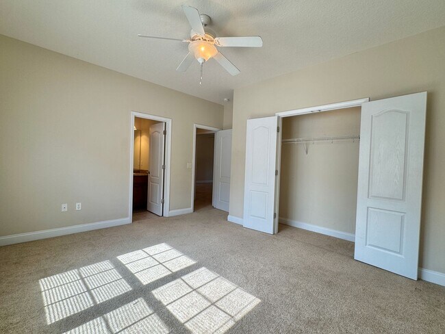 Building Photo - COMING SOON IN MID-AUGUST! [PET FRIENDLY]