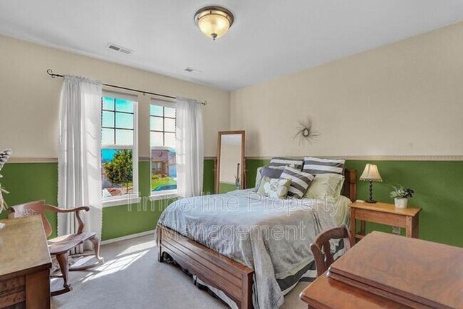 Building Photo - 2030 Silver Creek Dr