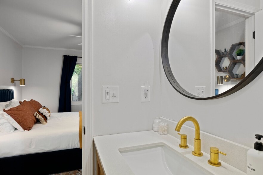 Building Photo - 14 Wildwood Cir