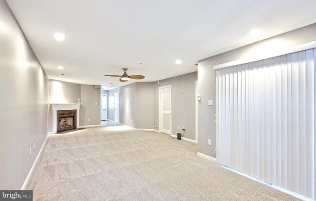 Building Photo - 9902 Woodview Dr