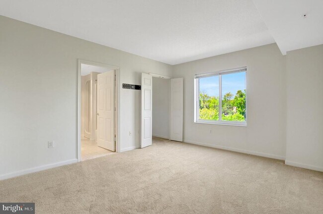 Building Photo - 3101 N Hampton Dr