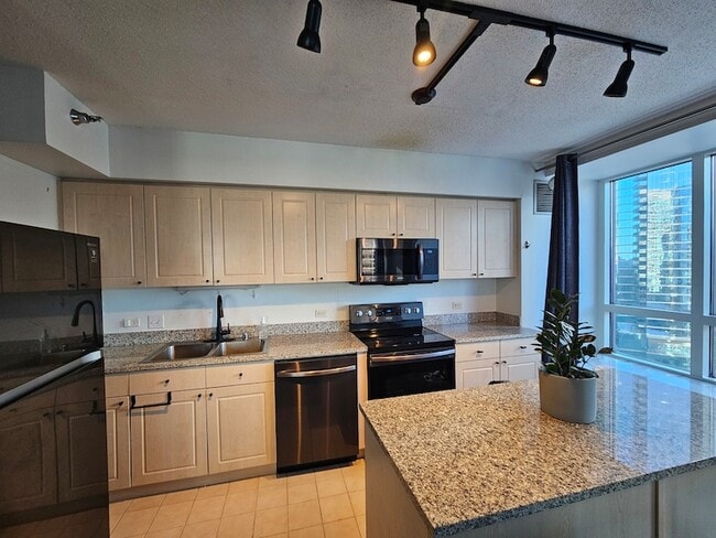 Building Photo - 512 N McClurg Ct