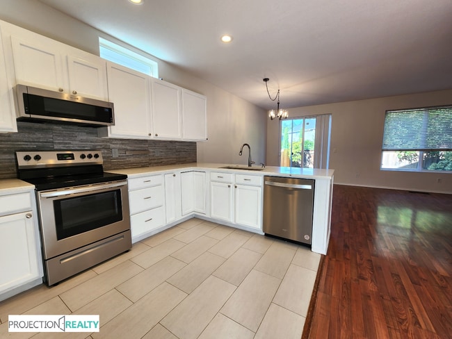 Building Photo - 849 NW Forest Creek Dr