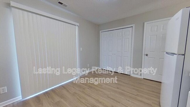 Building Photo - 4613 Mallard Creek Dr