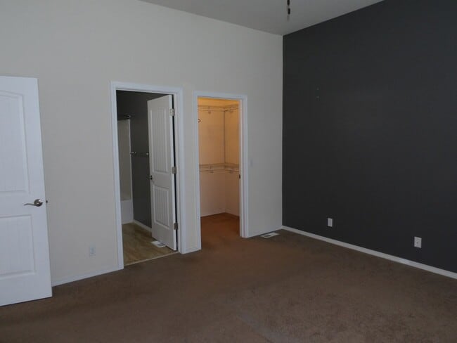 Building Photo - Don't Miss This One!