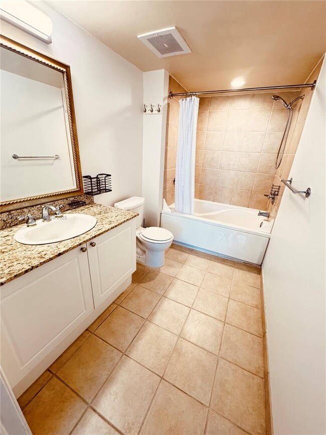 Building Photo - 19501 W Country Club Dr