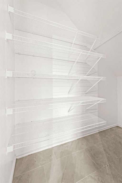 Building Photo - 525 Meadow Park Dr