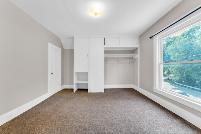 Building Photo - Charming Home with Updates and Covered Por...