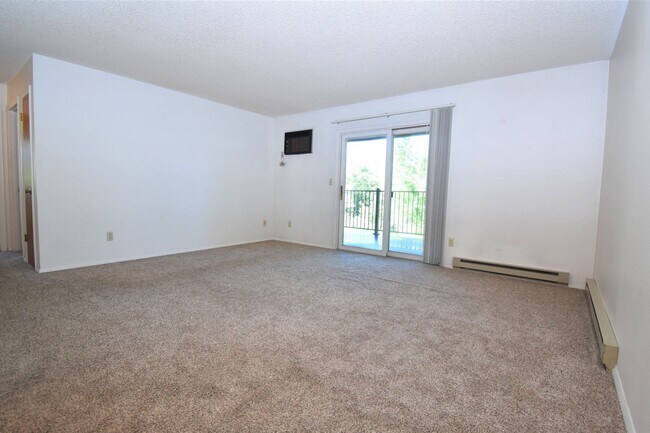 Building Photo - 809 W Villard St