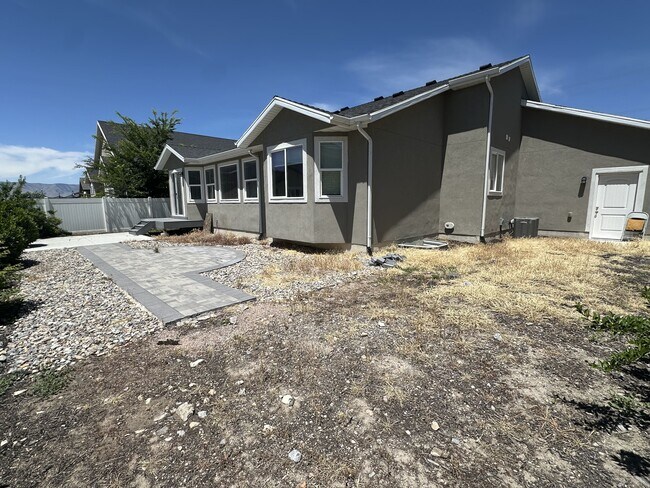 Building Photo - 3321 W 1690 N