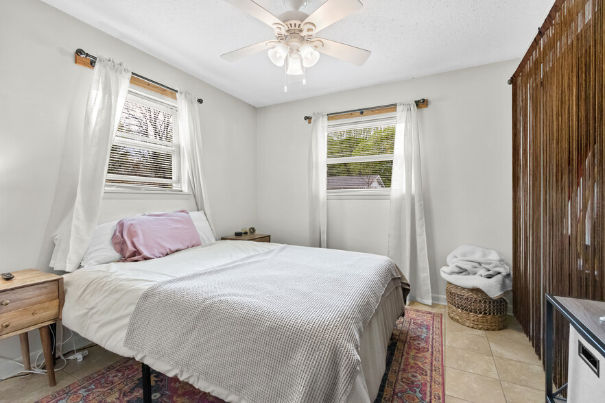 Building Photo - 840 W Davis St