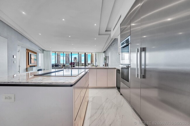 Building Photo - 5000 Island Estates Dr