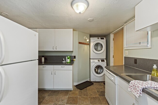 Building Photo - 1416 Chrisway Dr