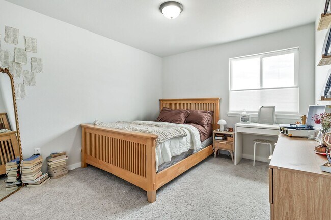 Building Photo - Better-Than-New Home in Prairie Song - 4-Bed, 3-Bath, 3-Car