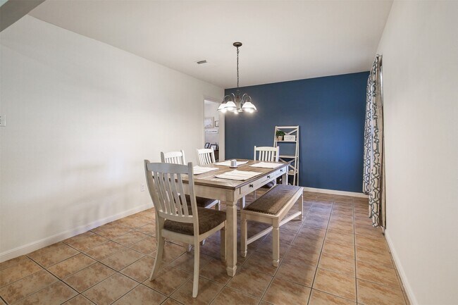 Building Photo - 21439 Park Green Dr