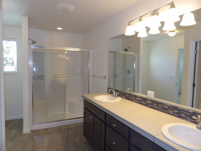 Building Photo - Beautiful Home!  Close to Downtown Hillsboro!