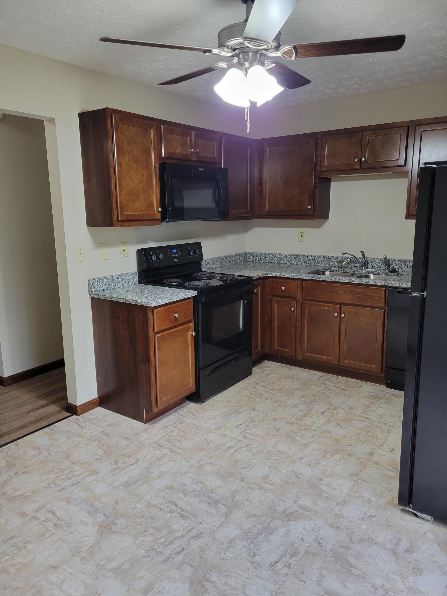 Building Photo - 32 Manor Dr