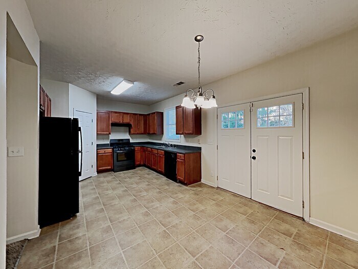 Building Photo - 2400 Village Green Dr