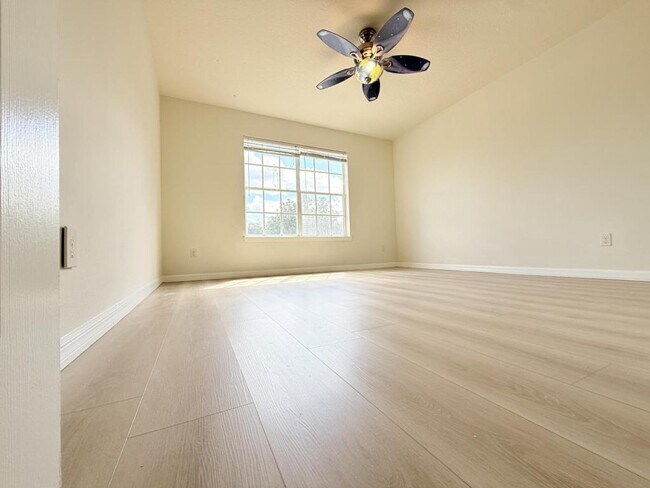 Building Photo - 8055 Glitter Ct