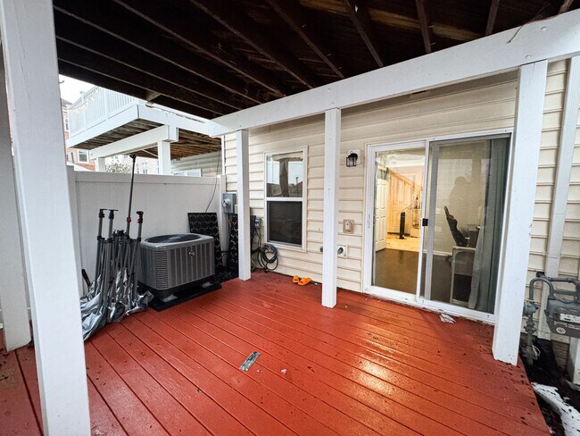 Building Photo - Beautiful 3 Bed 3.5 Bath Interior Townhome In Vibrant Brambleton Landbay