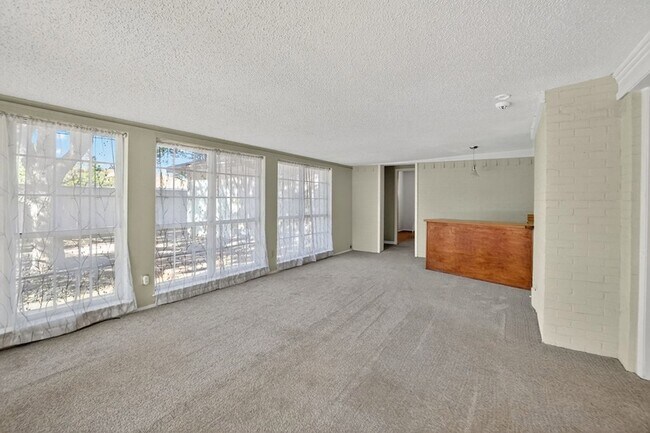 Building Photo - 3210 Cimmaron Ave