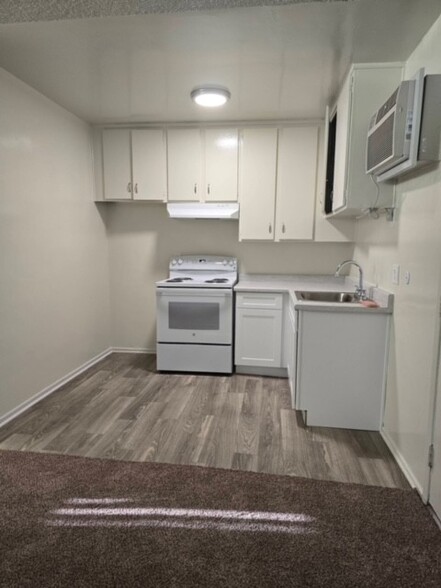 Kitchen - Cameo Somerset Apartments