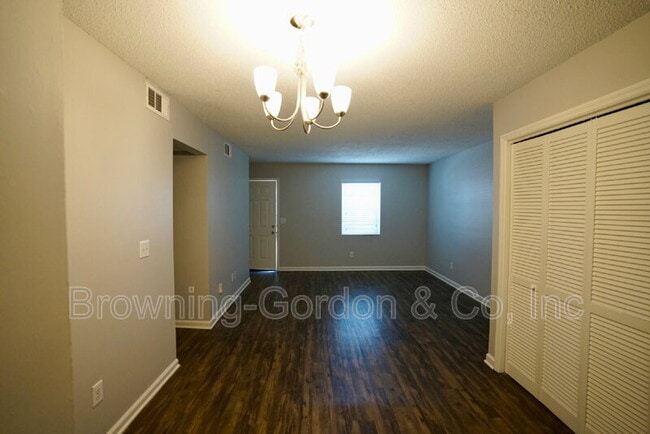 Building Photo - 1305 Acklen Ave