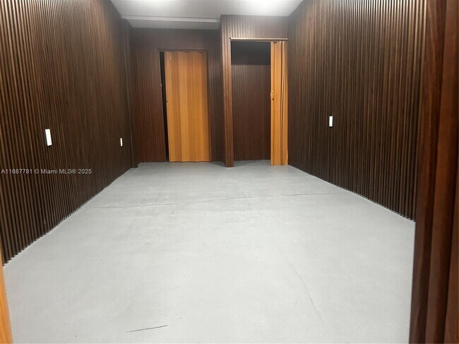 Building Photo - 4510 SW 38th St