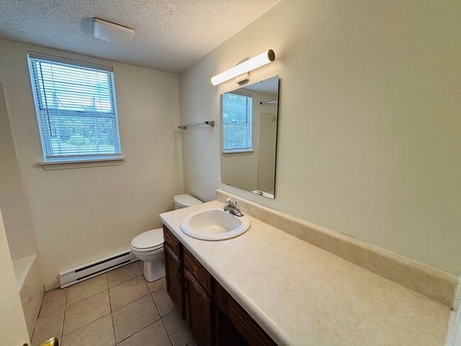 Building Photo - 345 Wakeman Ct NE