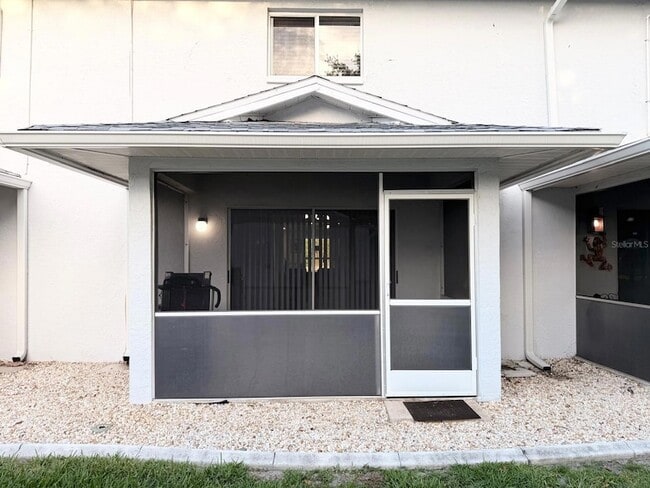 Building Photo - 5027 SW 16th Pl