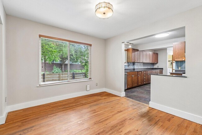 Building Photo - 4315 Bellvue Ave
