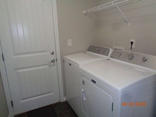 Building Photo - Lorson Ranch beauty