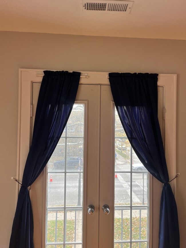 Building Photo - MS E Main Apartments