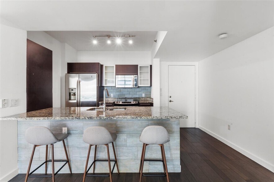 Primary Photo - 951 Brickell Ave