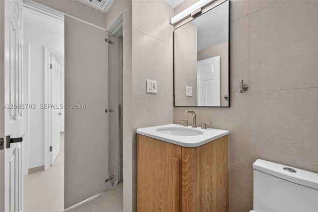 Building Photo - 3036 N 58th Ave