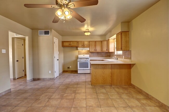 Building Photo - 2170 Calle De Santa Ana