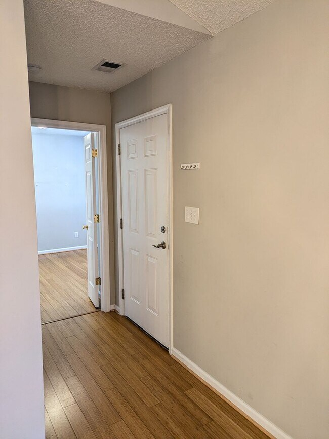 Building Photo - Move in Ready Ranch in Tall Oaks