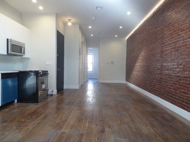 Building Photo - 5823 Myrtle Ave